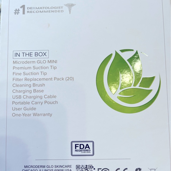 Microderm GLO MINI Blackhead Remover Pore Vacuum & Facial Tool - Picture 4 of 7